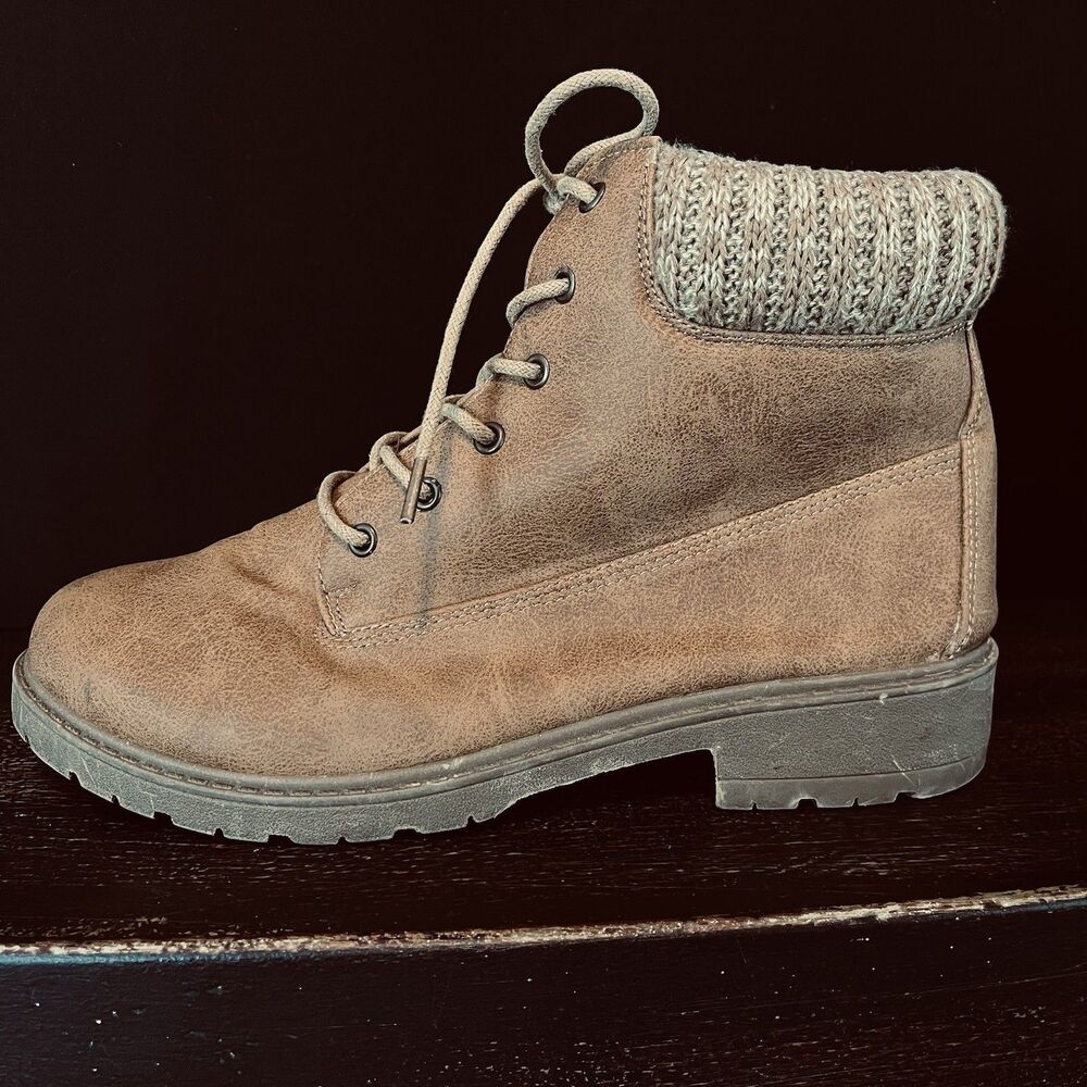 Blue Suede Shoes Brand Women’s Lace Up Boots Knit Band Around Ankle Tan Size 10